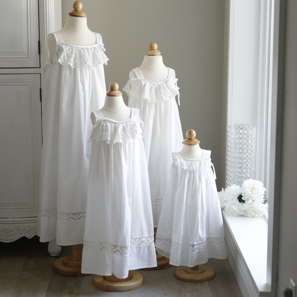 Strasburg NWOT Bella Luna White Cotton LINED Dress Crocheted Lace Girls - Picture 5 of 5